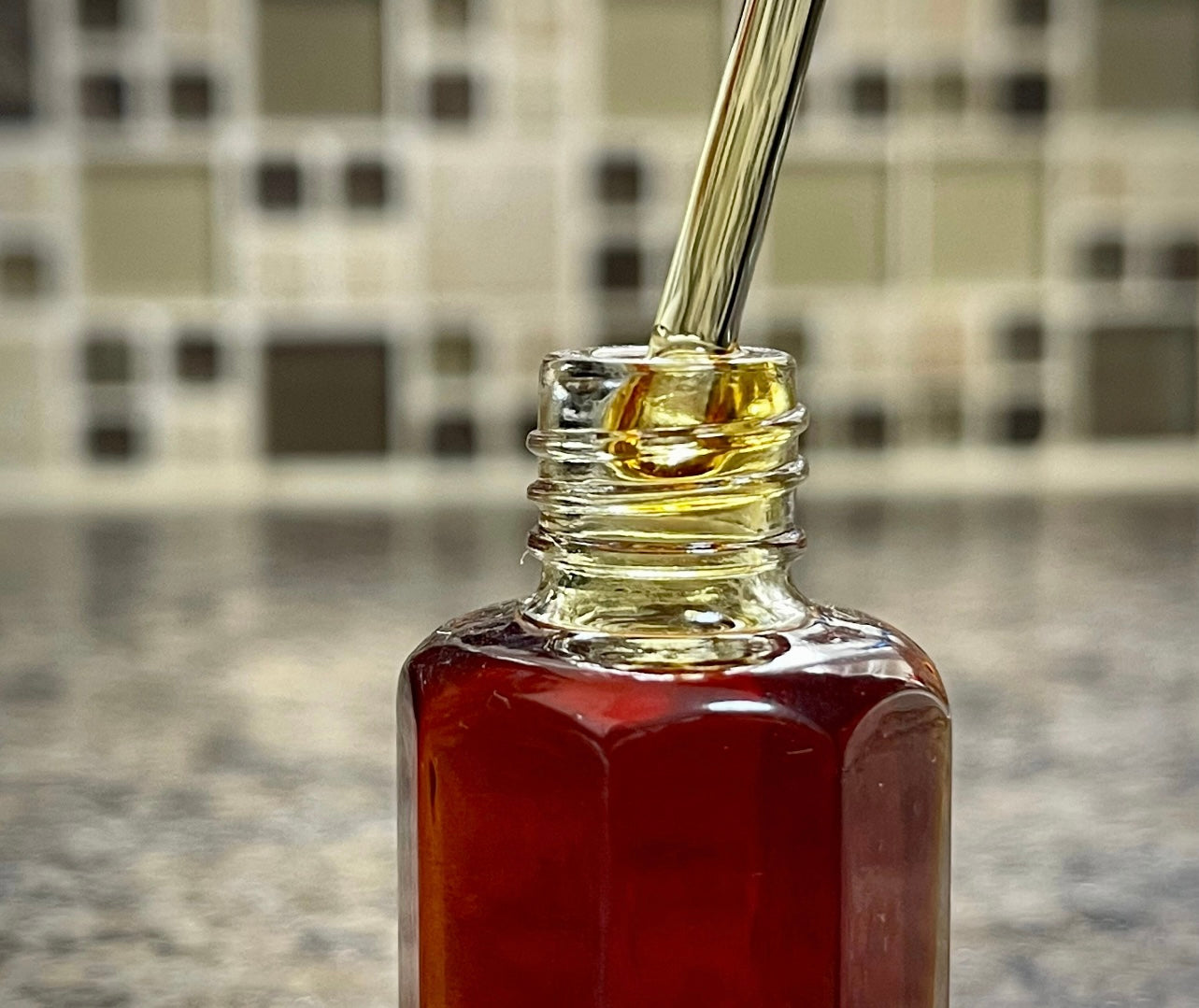 Picture of a large bottle of Hindi Oud on a table