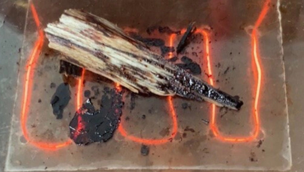 Heating Vietnamese Agarwood chip on a Subitism heater